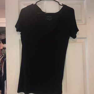 Short sleeve v neck top.